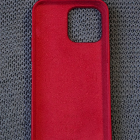 Official Apple Silicone Case – Red – iPhone 14 Pro Max - Picture 8 of 8
